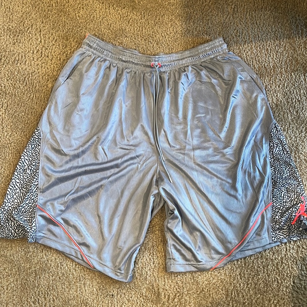 Jordan brand men’s size 3XL grey shorts with accent color